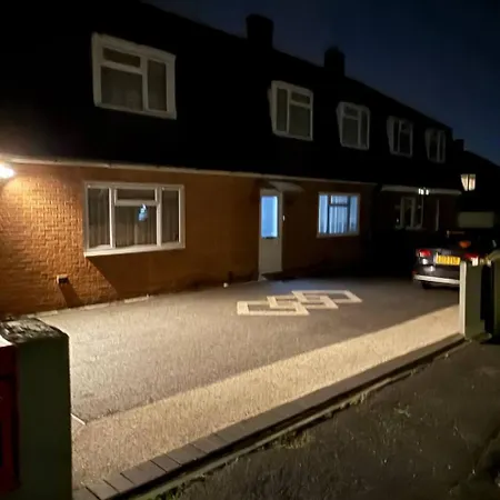 Luxurious House فيلة بريستول